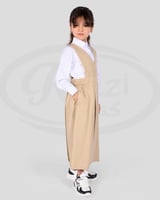 طقم مريول روضة بيج مع قميص ابيض كنزي