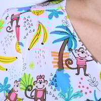 تي شيرت طبي بتصميم مرح Cherokee