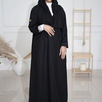 عباية بليزر أسود كتان بجيوب أمامية وصدريه بأطراف ك...