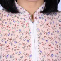 زي العاملات بزهور أنيقه