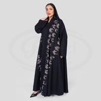 عباية نسائية سوداء بتطريز مميز M