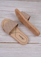 شبشب صيفي يومي مريح بشكل هندسي.