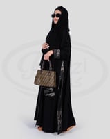 عباية غصون كريب بلاك بيري سوداء بتدخيلة قماش منقوش...