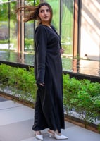 عباية شمواه أسود سادة بتطريز أسود ناعم