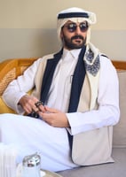 سديري كحلي وبيج دبل فيس بتصميم ياقة كلاسيكية فاخرة...