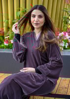 عبايه مخمل ساده لحمي شتوي مع طرحة