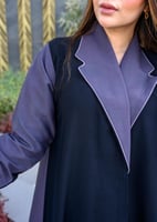 عباية انترنت سوداء بياقة وتفاصيل من الكريب المغسول...