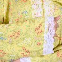 شرشف صلاة نسائي أصفر