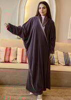 عباية مخمل بشت لحمي مع طرحة