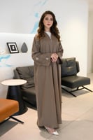 عبايه بني ترابي بتطريز أنيق على الاكمام