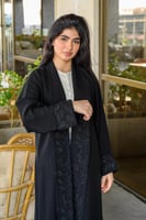 عباية تطريز أوراق ناعمة مع طرحه