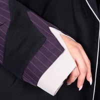 عباية لف أنيقة اسود بتدخيلات بنفسجي مخطط