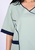 زي عملي يتمتع بتصميم أنيق ومرتب