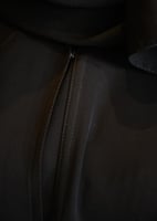 عباية سوداء أنترنت بحواف زهر أسود على الحواف مع طر...