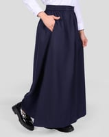 تنورة مدرسية كحلية بتصميم كسرات ناعمه