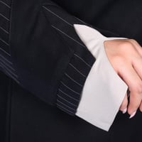 عباية لف أنيقة اسود بتدخيلات بيج F