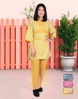 زي عامله مريح بألوان زاهية