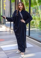 عبايه مخمل رمادي بشت شتوي مع طرحة