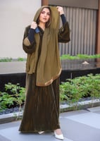 عباية مخمل كلوش باللون الزيتي الداكن الفاخرمع طرحة...
