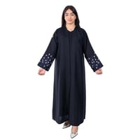 عباية سوداء بتطريز بالكم