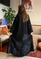 عباية كتان ملكي بنقوش الزهور الهندسية مع طرحه