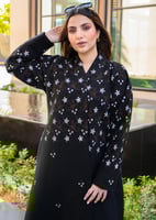 عباية ملكة الشتاء جوخ أسود بطباعة زهور بيضاء