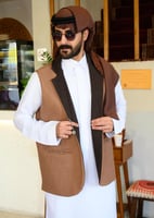 فيست شتوي فاخر بني داكن وعسلي دافئ بجيوب مخفية.