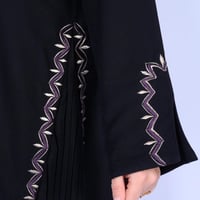 عباية سوداء كتان لف أنيقه بتطريز مميز على الأطراف...