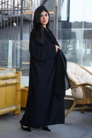 عبايه يومية كريب حرير باللون الأسود مع طرحه