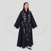 عباية نسائية سوداء بتطريز مميز M