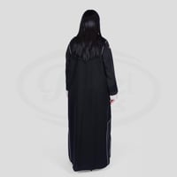 عباية لف أنيقة اسود بتدخيلات بيج F