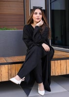 عباية شمواه أسود بتطريز خرز يدوي على الكم أسود