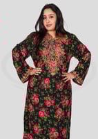 جلابية روز التراثية بنقشة الشال وتطريز صدر ملكي