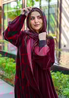 عباية كلوش عنابية فاخرة مخمل شتوي مع طرحه بأطراف م...