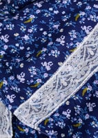 شرشف للصلاة بتصميم دانتيل بالأطراف