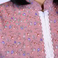 زي العاملات بزهور أنيقه