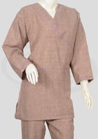 زي عاملة كشميري بتصميم كاروهات جامبو