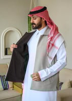 فيست رجالي رسمي وجهين بني وبيج دافئ.