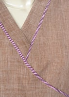 زي عاملة كشميري بتصميم كاروهات جامبو