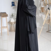 عباية بليزر أسود مخططه رصاصي F