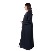 عباية سوداء بكم مطرز بالأسود ة