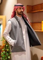 سديري شتوي رمادي وأسود بياقة مرتفعة