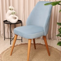 كرسي مودرن مبطّن قابل للتخصيص