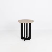 طاولات عصرية بلمسة فاخرة