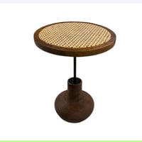 طاولة جانبية دائرية خشب هندي وراتان