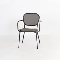 كرسي مفرد باذرع بقاعده حديد