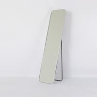 مرآة حائطية مستطيلة باستاند