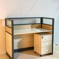 محطات عمل فردية متعددة الألوان - متوفرة بكميات تلب...