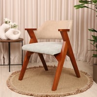 كرسي خشبي مريح بتصميم قابل للتخصيص