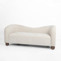 كنب مقعدين بيج بارجل خشبية